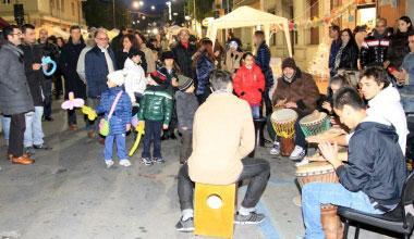 “La strada che non c’è” piace e attira la gente