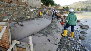 L'erosione minaccia la costa di Baratti