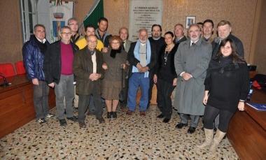 Foto di gruppo per il protocollo dintesa fra Comune e Pro Loco 