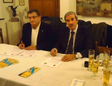 Un momento della firma del gemellaggio  