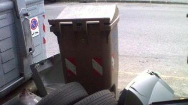 <b>VIA ROMA </b>Le televisioni abbandonate nei pressi dei cassonetti