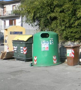 Cassonetti di rifiuti (archivio) 