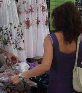 Acquisti al mercato del luned&igrave; in citt&agrave;    
