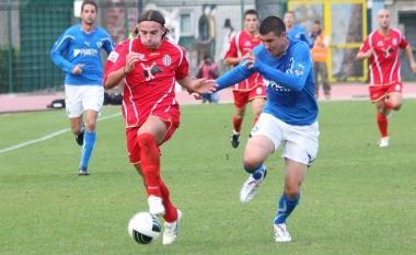 Alessandro Cesarini in azione contro il Foligno    