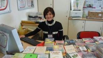 Carolina Montagni della biblioteca San Giorgio al punto prestiti Coop