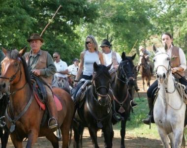 <b>TURISMO EQUESTRE</b> A cavallo nella natura     