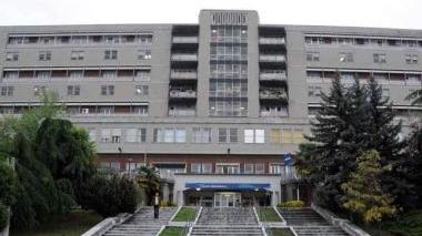L’ospedale di Carrara e a destra l’avvocato Rachele Vatteroni