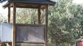 Il parco 8 Marzo dove i giochi sono spesso vittima di vandalismi