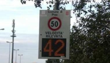 In via San Pio da Pietralcina installato un pannello per misurare la velocità
