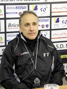 A destra il nuovo allenatore della Massese Fabrizio Tazzioli; in alto il presidente della Massese Giorgio Turba 