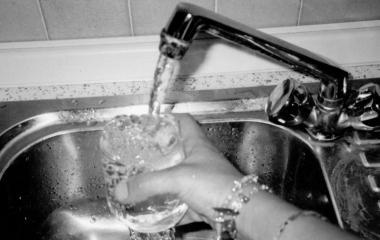 Dubbi sulla qualità dell'acqua «Quella del rubinetto non è buona»