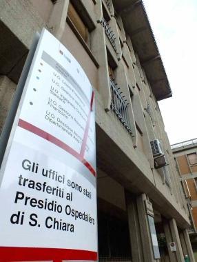 Due immagini degli edifici di via Zamenhof posti in vendita 