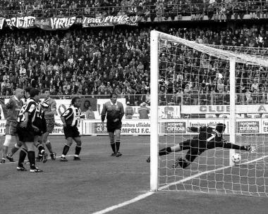 Il momento pi&ugrave; famoso della carriera da calciatore di Stefano Bianconi: il gol-fantasma contro la Juventus 