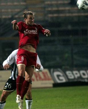 <b>STACCO. </b>Un colpo di testa di Paulinho 