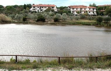 Uno scorcio del lago alle Spianate oggetto del contenzioso 