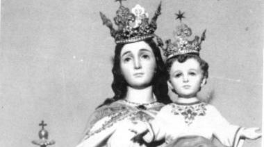 <b>STATUA DELLA MADONNA </b>Rappresenta la Vergine miracolosa