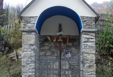 Si restaurano il tabernacolo di famiglia
