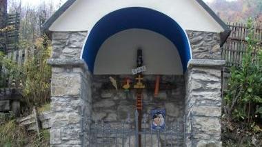 Si restaurano il tabernacolo di famiglia