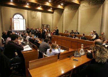 Uno dei consigli comunali sui Pua    