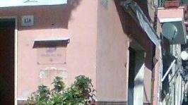 <b>IN CENTRO.</b> I sacchi con i rifiuti umidi per strada