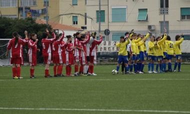 <b>IN CAMPO. </b>Le due formazioni a inizio partita 