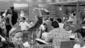 Clienti di un locale fast-food (archivio)