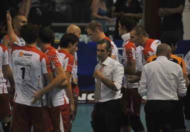 Il coach Jorge Cannestracci esonerato dalla panchina della Ngm Mobile Santa Croce e (sotto) il sostituto Fulvio Bertini promosso da vice 