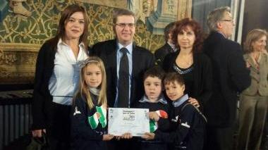 Le insegnanti con la delegazione di alunni e il presidente di Green Cross