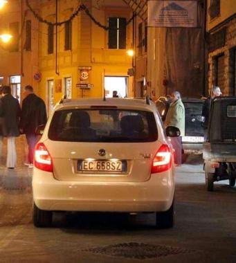 Auto in via Cairoli 