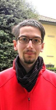 A destra Guido Agresti, 25 anni A sinistra un vivaio, un settore in cui secondo il giovane ci sono poche prospettive di lavoro  