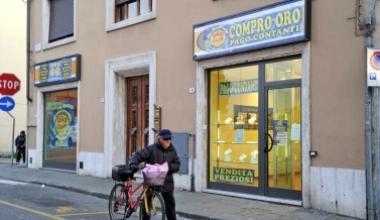 Ruba gioielli dal forziere Badante denunciata per furto