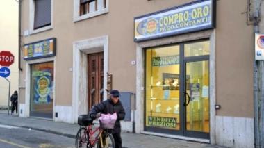 Ruba gioielli dal forziere Badante denunciata per furto