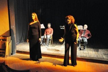 Elena Pieri e Elisa Ciulli durante lo spettacolo 