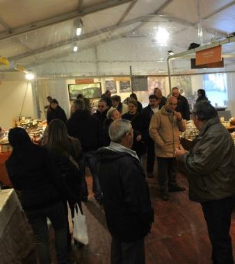 Un padiglione allestito per la Mostra mercato del tartufo a San Miniato           