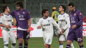 I giocatori di Empoli e Fiorentina lasciano il terreno del Franchi subito dopo la fine del match di Coppa