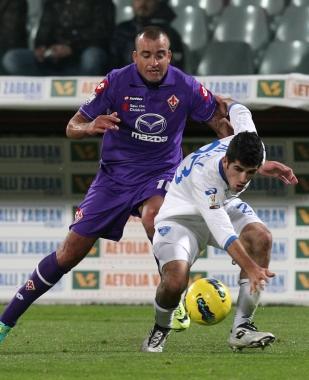Il difensore Hysaj, classe 1994, in azione nel derby 