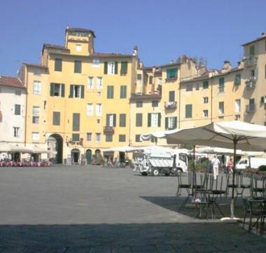 Uno scorcio di piazza Anfiteatro 