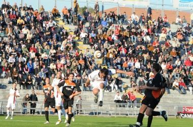 Alberto Francesconi in campo nel derby contro il Pisa Sporting Club (Vip) 