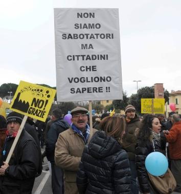 Un corteo di protesta contro limpianto della Waste   