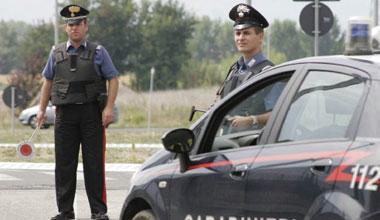 Guida sotto l'effetto della droga e sperona l'auto dei carabinieri