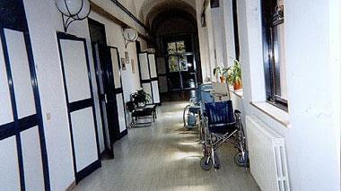 Giù le mani dall'ospedale di Volterra, la protesta di medici e infermieri