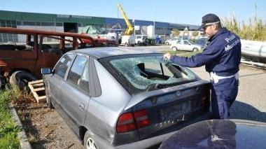 Alcune immagini della rimozione delle auto a Palazzi