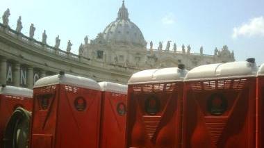 I bagni in piazza S. Pietro