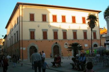 <b>ORBETELLO</b> Il palazzo del municipio      