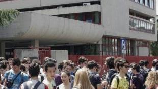 Studenti del Buzzi all’uscita dalla scuola