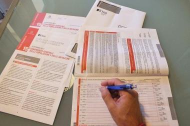 Anche i cinesi riempiono i questionari del censimento